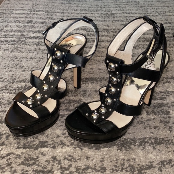 🎉HP🎉 ✨NEW✨ MICHAEL Michael Kors Black and Silver Heels - Picture 6 of 8